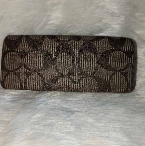 Coach C Monogram Hard Clamshell Eye Glasses Case - Picture 3 of 7